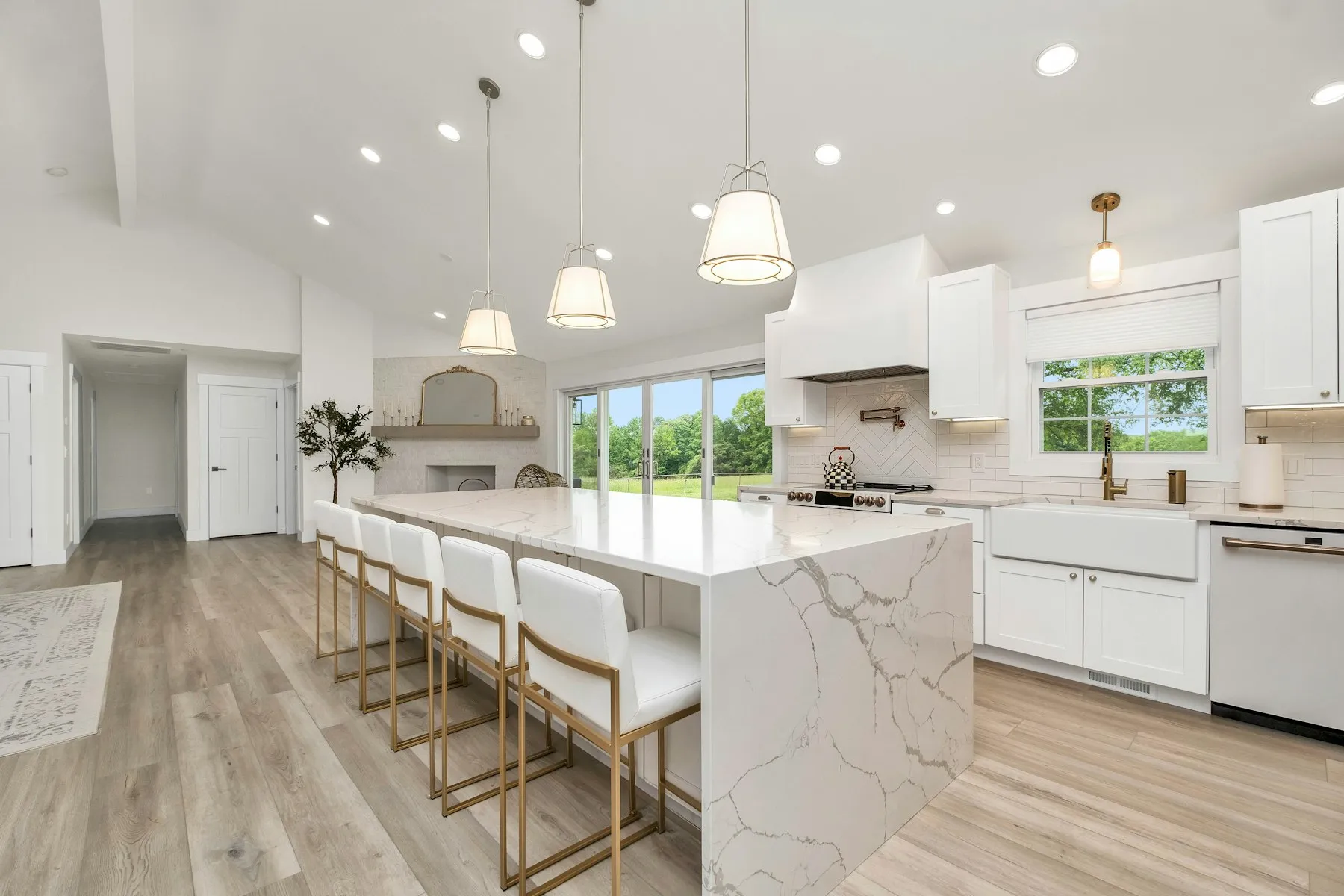 Kitchen with marble island