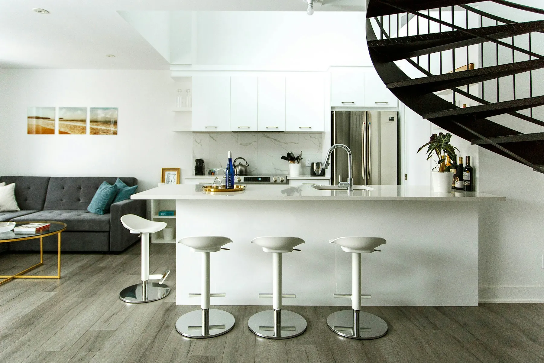 Dining and bar